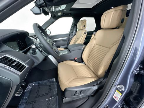 Used 2025 Land Rover Discovery Dynamic SE AWD/4WD image 19