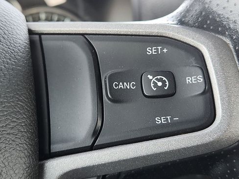 Used 2024 RAM 5500 Tradesman w/ Chrome Appearance Group AWD/4WD image 25