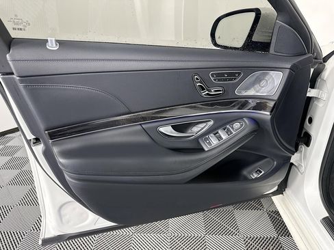 Used 2018 Mercedes-Benz S 560 Sedan image 19