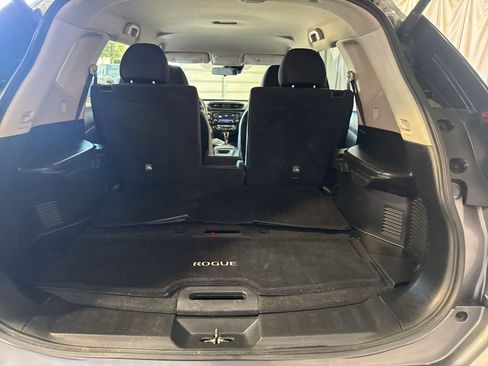 Used 2019 Nissan Rogue SV image 15