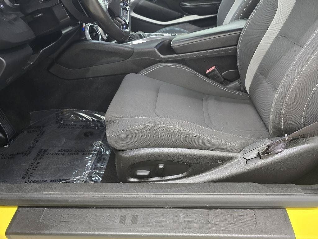 Used 2017 Chevrolet Camaro LT RWD image 8
