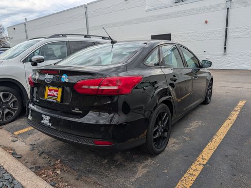 Used 2016 Ford Focus SE w/ Equipment Group 201A image 4