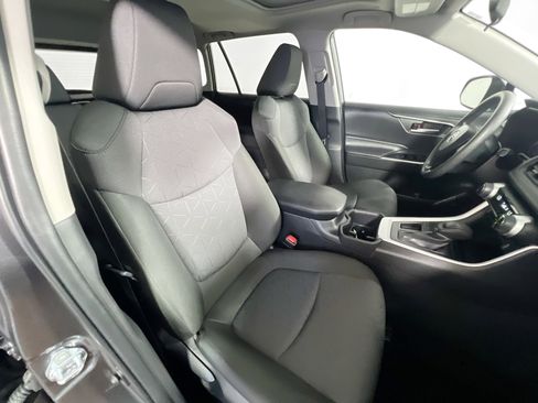 Used 2025 Toyota RAV4 XLE w/ Convenience Package FWD image 31