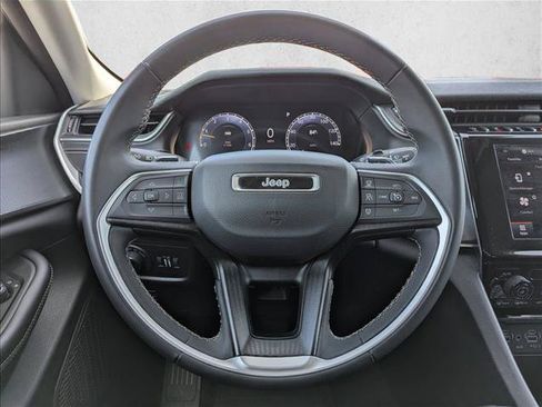 Used 2024 Jeep Grand Cherokee Laredo AWD/4WD image 14