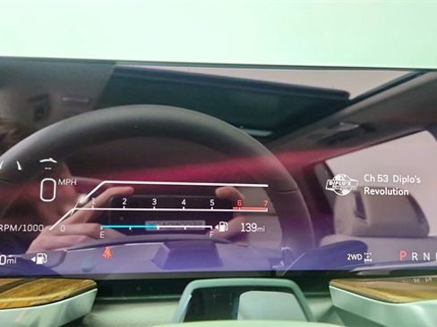 Used 2025 Cadillac Escalade ESV Premium Luxury Platinum image 41