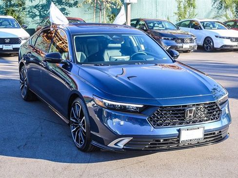 Used 2025 Honda Accord Touring image 3