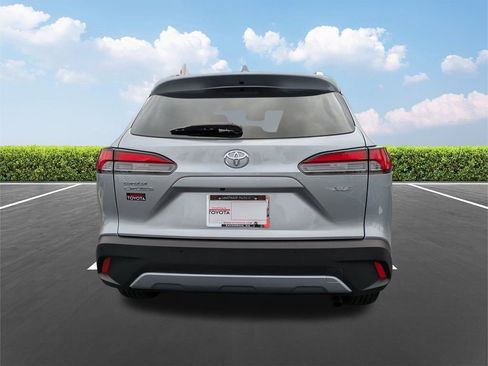 Certified 2024 Toyota Corolla Cross XLE image 5