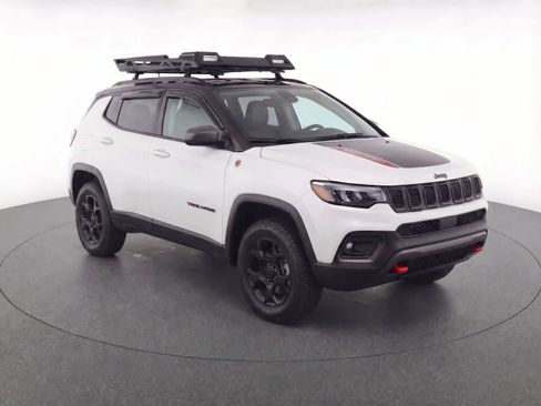 Used 2024 Jeep Compass Trailhawk w/ Trailhawk Elite Group image 2