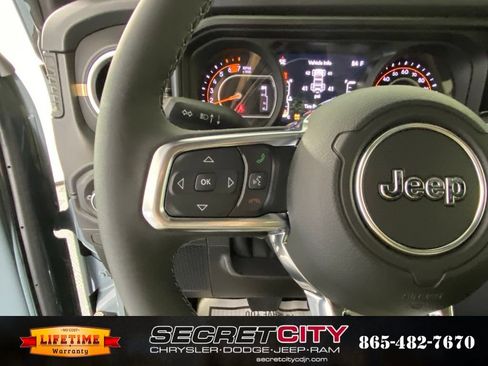 New 2026 Jeep Wrangler Unlimited Sahara AWD/4WD image 15