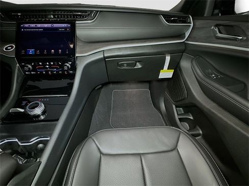 New 2025 Jeep Grand Cherokee L Limited w/ Luxury Tech Group II image 26