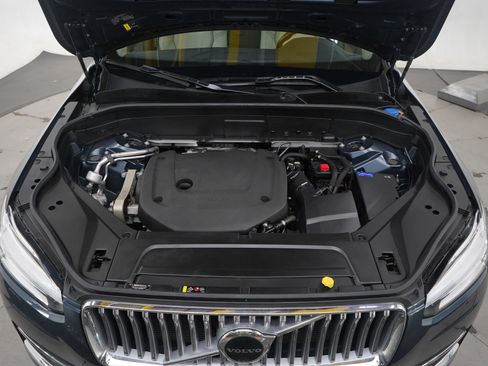 Used 2023 Volvo XC90 B6 Plus image 31