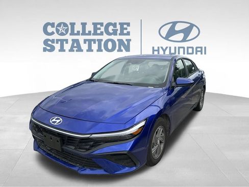 Used 2025 Hyundai Elantra SE FWD image 9