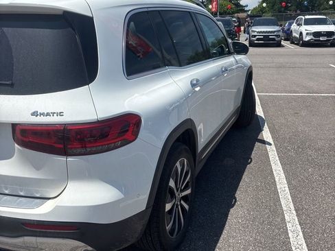 Used 2022 Mercedes-Benz GLB 250 4MATIC image 3