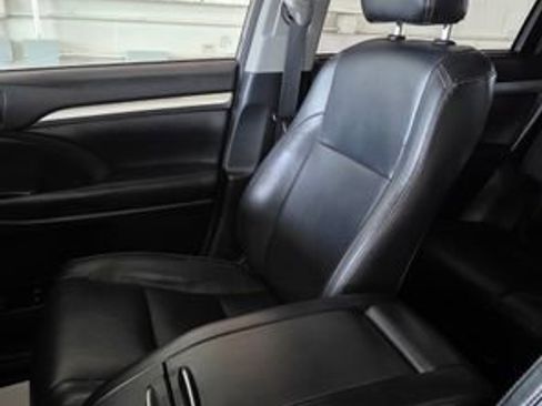 Used 2018 Toyota Highlander XLE image 23