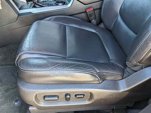 Used 2015 Ford Explorer XLT w/ Equipment Group 202A image 24