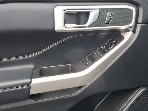 Used 2022 Ford Explorer XLT w/ Equipment Group 202A image 12