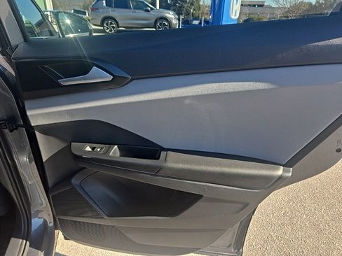 Used 2023 Volkswagen Taos SE w/ Panoramic Sunroof Package image 61