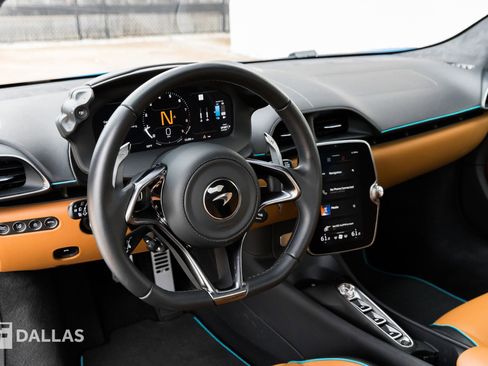 Used 2023 McLaren Artura image 24