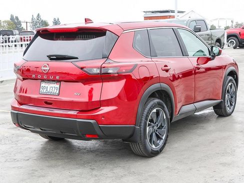 Used 2024 Nissan Rogue SV FWD image 9