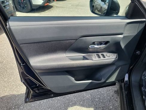 Used 2025 Nissan Kicks SV FWD image 10