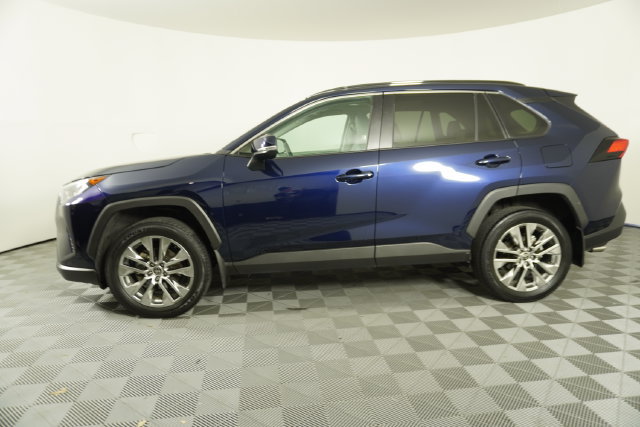 Used 2021 Toyota RAV4 XLE Premium FWD image 4