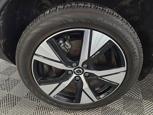 Used 2022 Volvo XC40 P8 Recharge Plus image 14