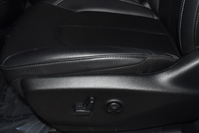 Certified 2025 Chrysler Pacifica Select FWD image 28