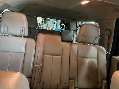 Used 2014 Ford Expedition EL XLT w/ Equipment Group 202A AWD/4WD image 8