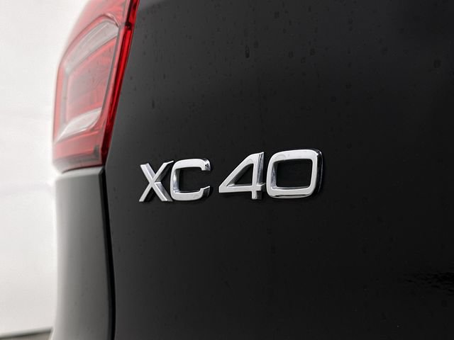 Used 2023 Volvo XC40 B5 Plus AWD/4WD image 32