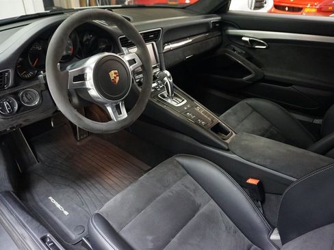 Used 2015 Porsche 911 GT3 RWD image 2