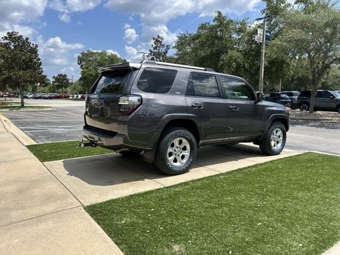 Used 2021 Toyota 4Runner SR5 Premium w/ Moonroof Package RWD image 5