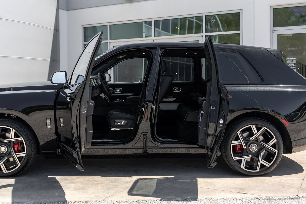 New 2027 Rolls-Royce Cullinan Black Badge AWD/4WD image 39