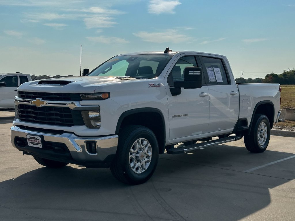 Used 2024 Chevrolet Silverado 2500 LT AWD/4WD image 7