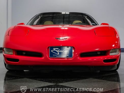 Used 1998 Chevrolet Corvette Coupe w/ Roof Pkg RWD image 31