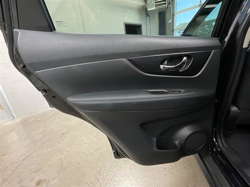 Used 2020 Nissan Rogue SV FWD image 23