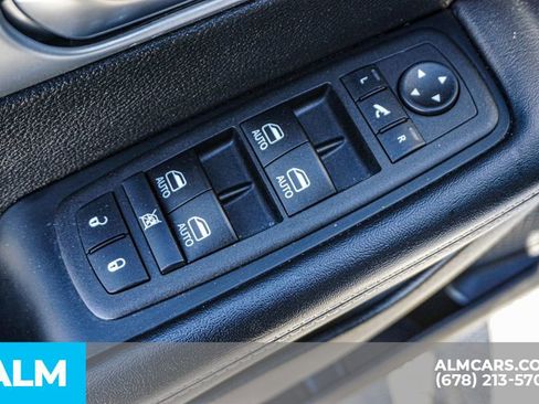 Used 2025 Chrysler Pacifica Limited image 57