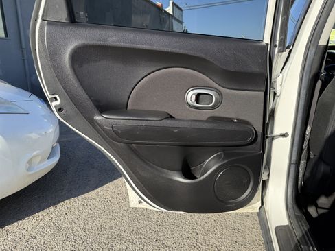 Used 2015 Kia Soul + image 18