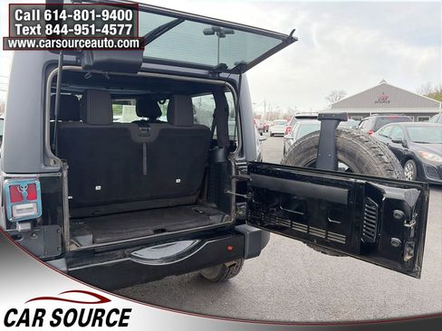 Used 2018 Jeep Wrangler Sahara w/ Connectivity Group image 8