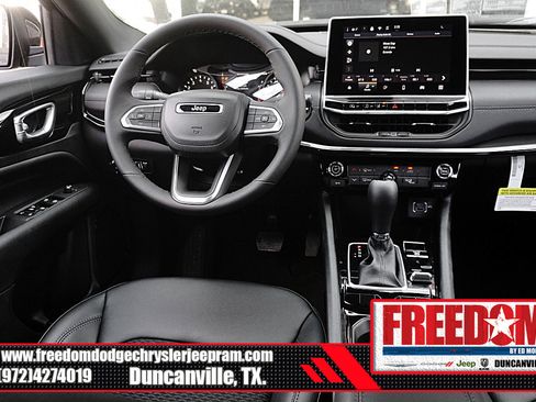 New 2026 Jeep Compass Latitude image 17