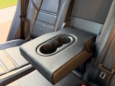 Used 2019 Porsche Cayenne w/ Premium Package image 16