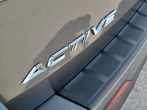 Used 2025 Ford Explorer Active w/ Active Comfort Package RWD image 9