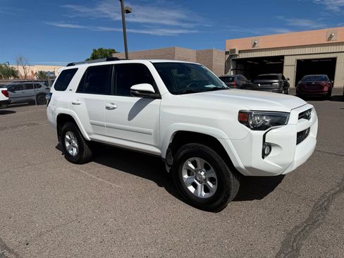 Used 2020 Toyota 4Runner SR5 Premium w/ Moonroof Package AWD/4WD image 3