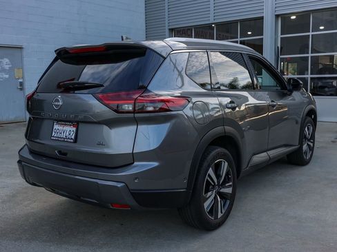 Used 2025 Nissan Rogue SL image 4