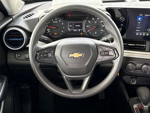 Used 2025 Chevrolet Trax LS FWD image 20
