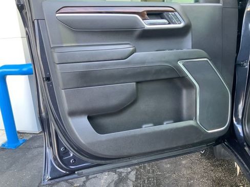 Used 2025 GMC Sierra 1500 SLT image 13