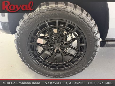 Used 2026 GMC Yukon AT4 w/ AT4 Premium Package AWD/4WD image 7