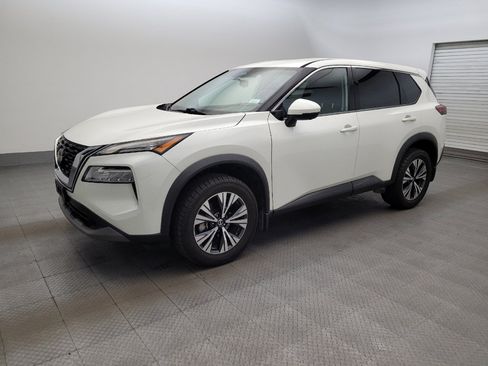Used 2021 Nissan Rogue SV FWD image 2
