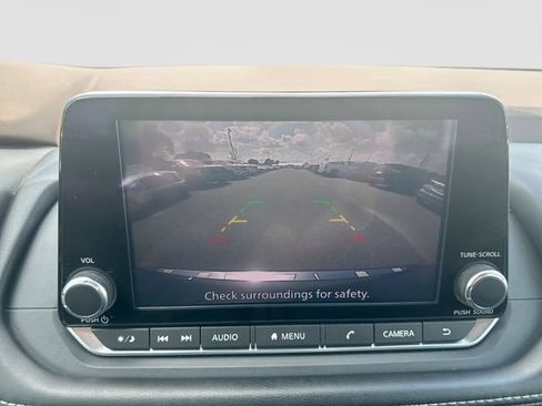 Used 2022 Nissan Rogue SV FWD image 16