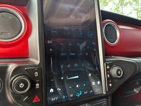 Used 2018 Jeep Wrangler Unlimited Rubicon image 25