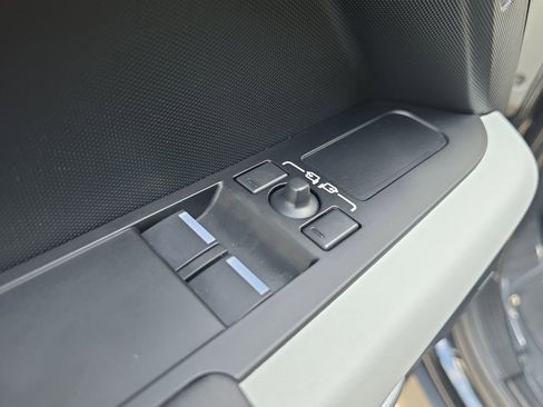 Used 2024 Land Rover Defender 90 S image 24